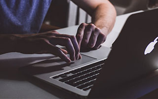 开云平台-FLY绝杀BLG，Canyon团战一打五八强赛2:1