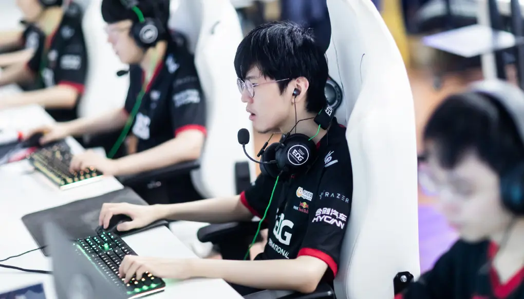 HLE血洗RNG,Meiko完成史诗逆转激烈交锋成都决赛之夜,引爆全场热议 HLE血洗RNG,Meiko完成史诗逆转激烈交锋成都决赛之夜,引爆全场热议