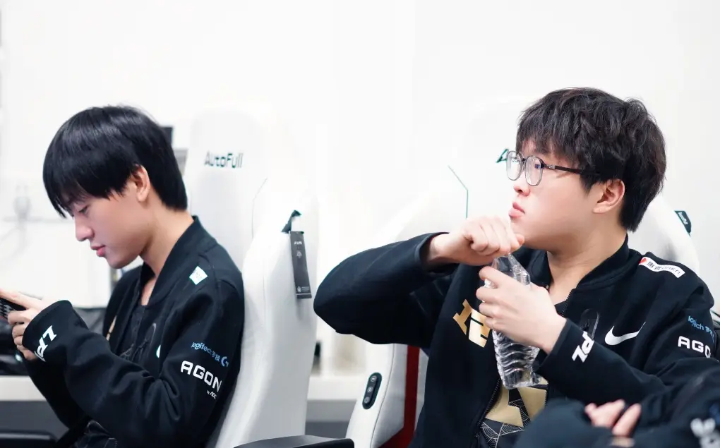 CLG横扫MAD,Uzi打出惊人五杀激烈交锋淘汰赛,技惊四座 CLG横扫MAD,Uzi打出惊人五杀激烈交锋淘汰赛,技惊四座