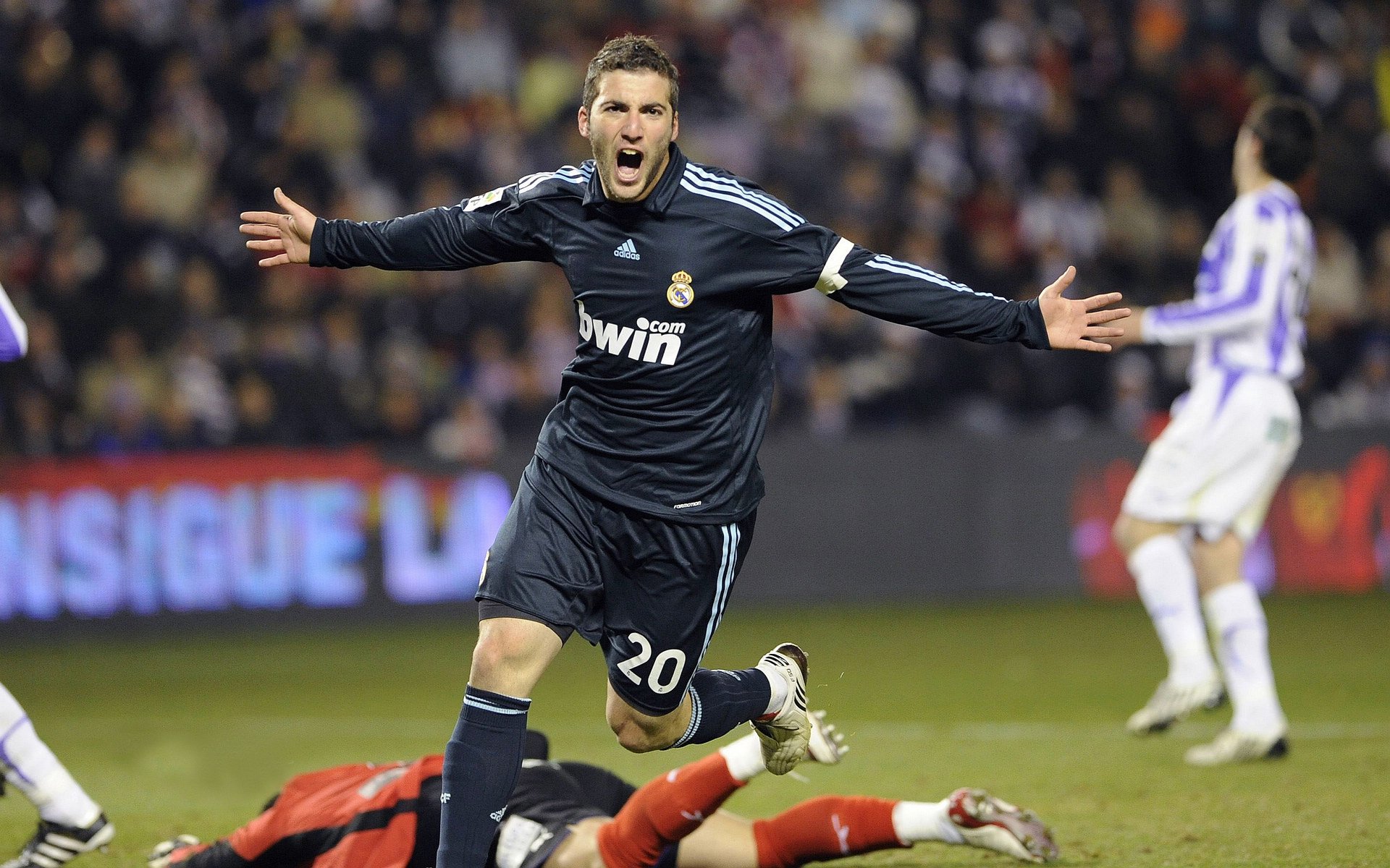 开云体育官网-草根逆袭之夜！瑞典黑马掀翻西甲豪门，无名迪亚斯如何成为欧洲足坛最烫手名字？