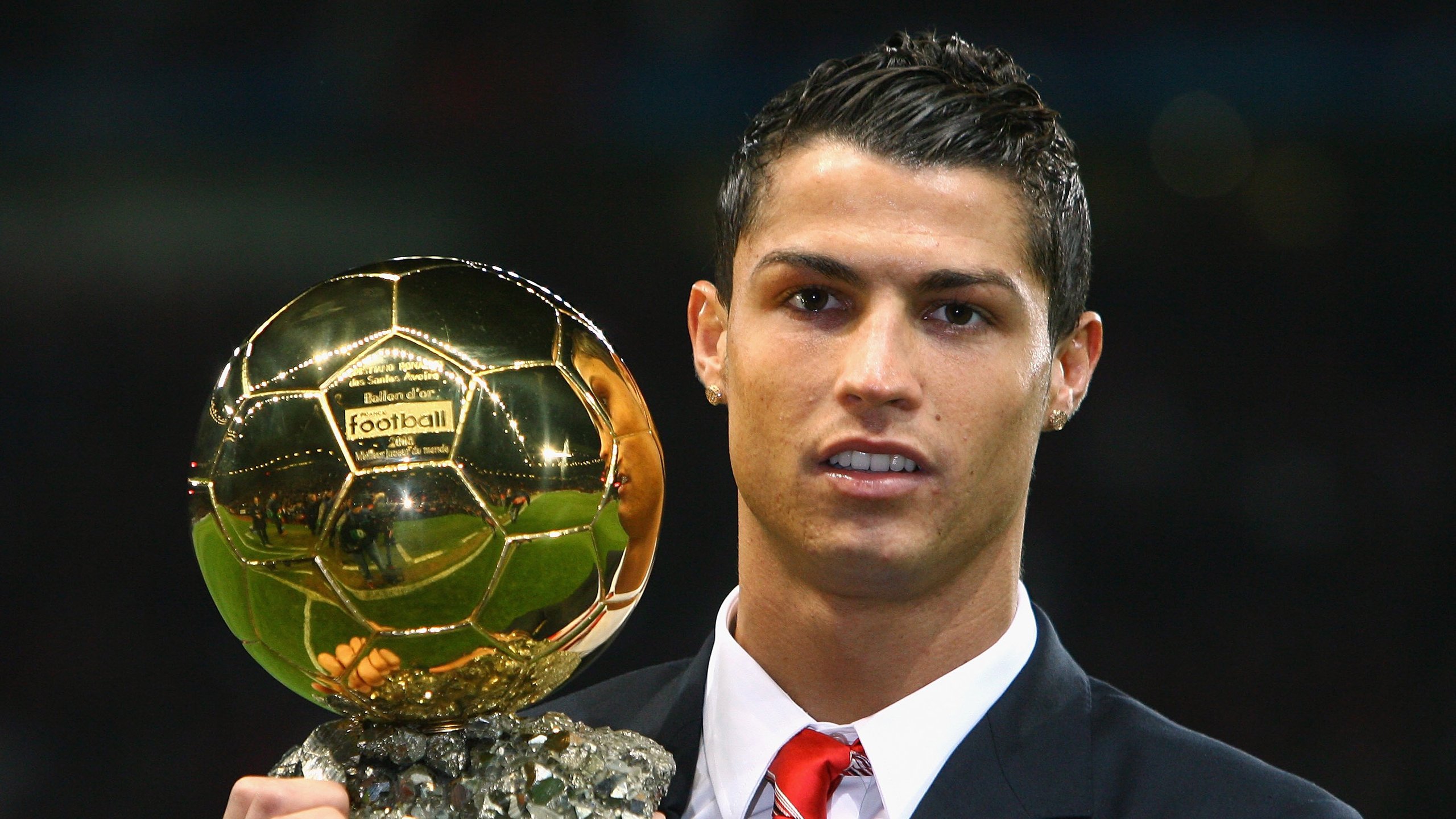 北欧冰川撞上桑巴烈焰，这场欧冠淘汰赛，为何让足球回归最原始的疯狂？