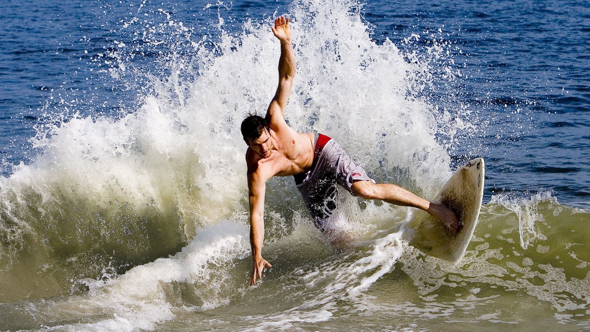 开云体育在线-克瓦拉茨赫利亚奥运关键战之夜，高光闪耀，梦想启航—格鲁吉亚新星点燃巴黎希望